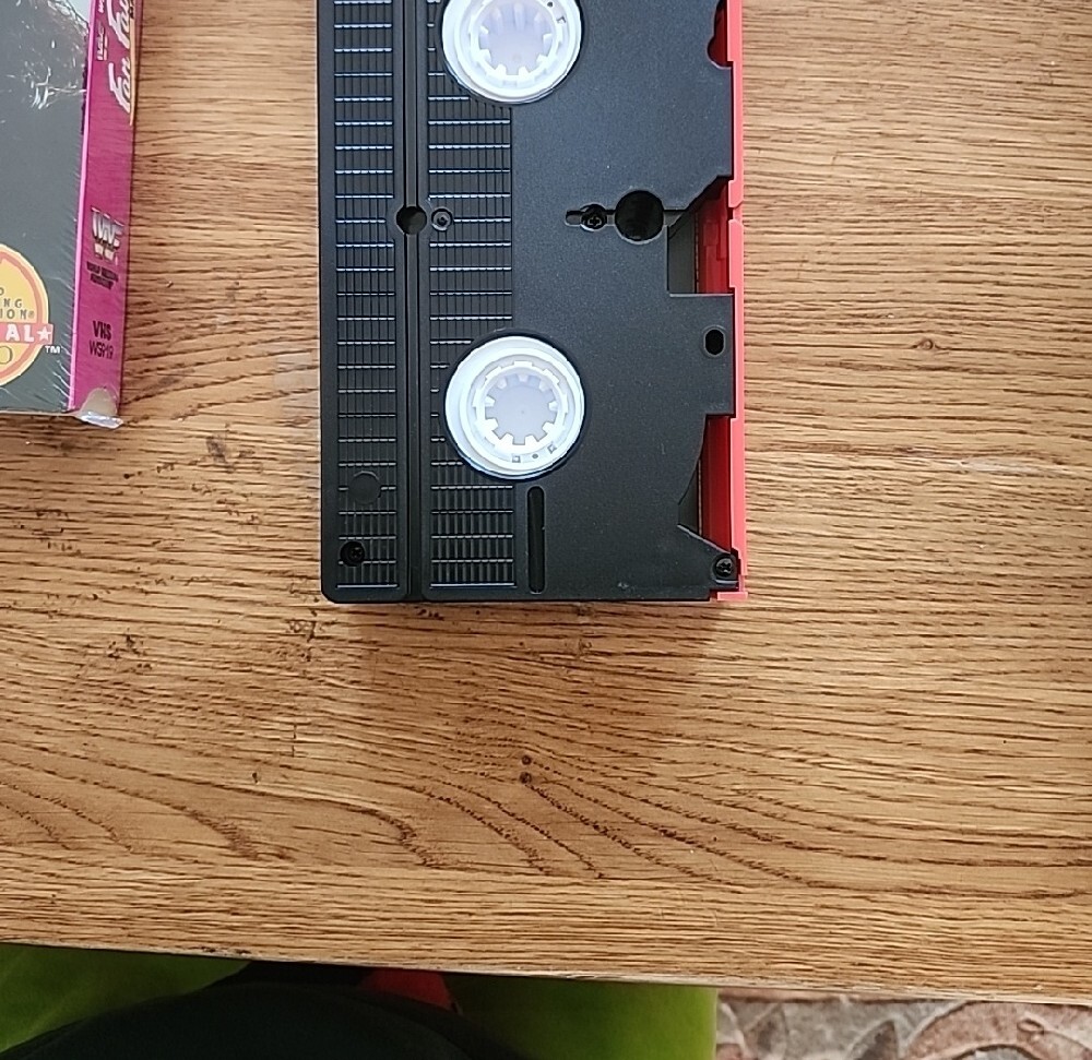 WWE Fan Favorite Matches VHS - Featuring Undertaker Bret Hart LOD - Picture 5 of 5